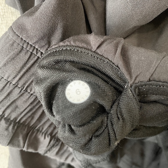 🍋 Lululemon Black Low Rise 2.5” Shorts - Picture 5 of 5